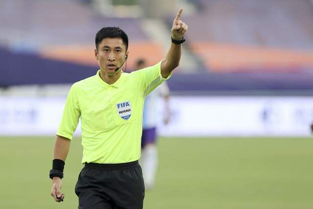 迪翁古司职防守型中场，今年曾代表塞内加尔参加U17世界杯，他将在2024年6月正式加盟切尔西。